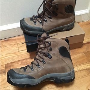 La Sportiva Gore-Tex sturdy hiking boot women’s 6.5